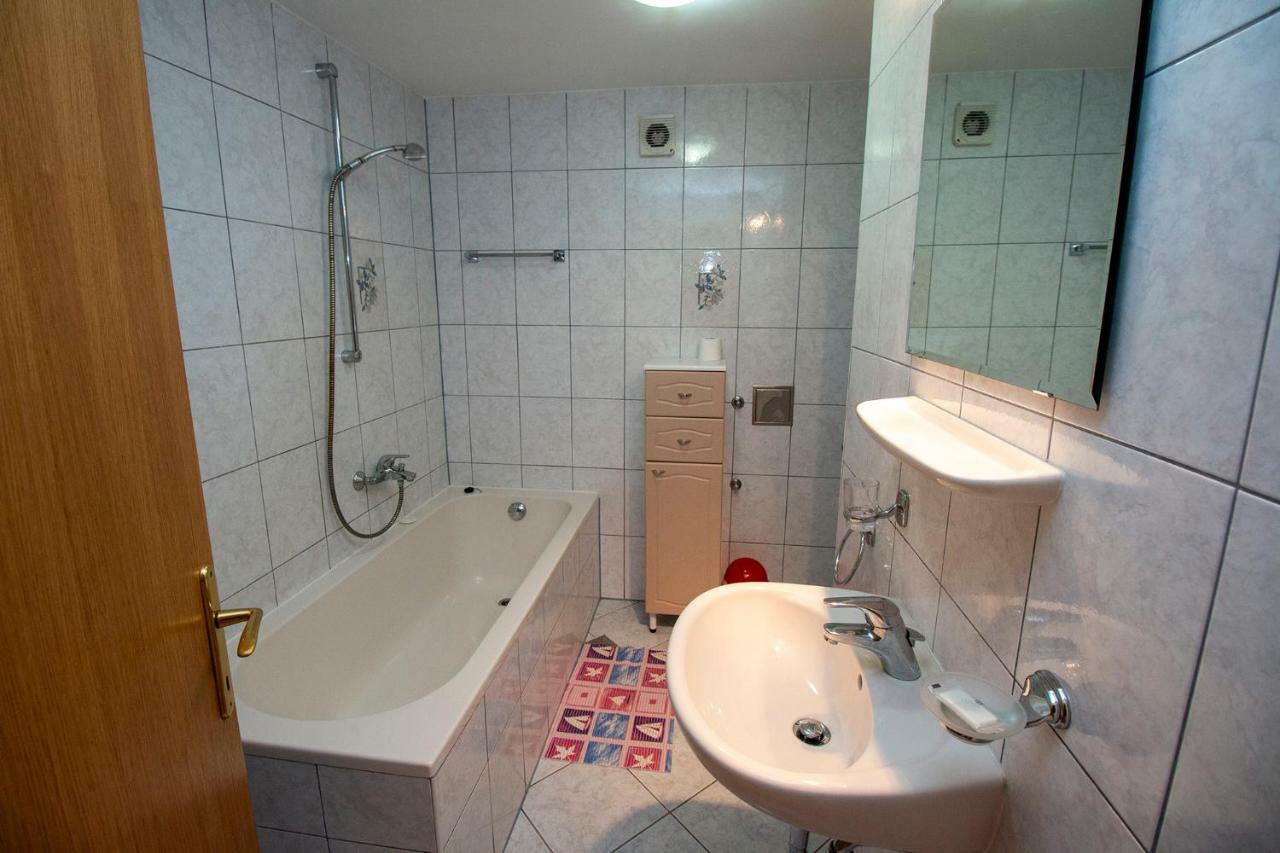Apartmani Vrljicak Omiš Exterior foto